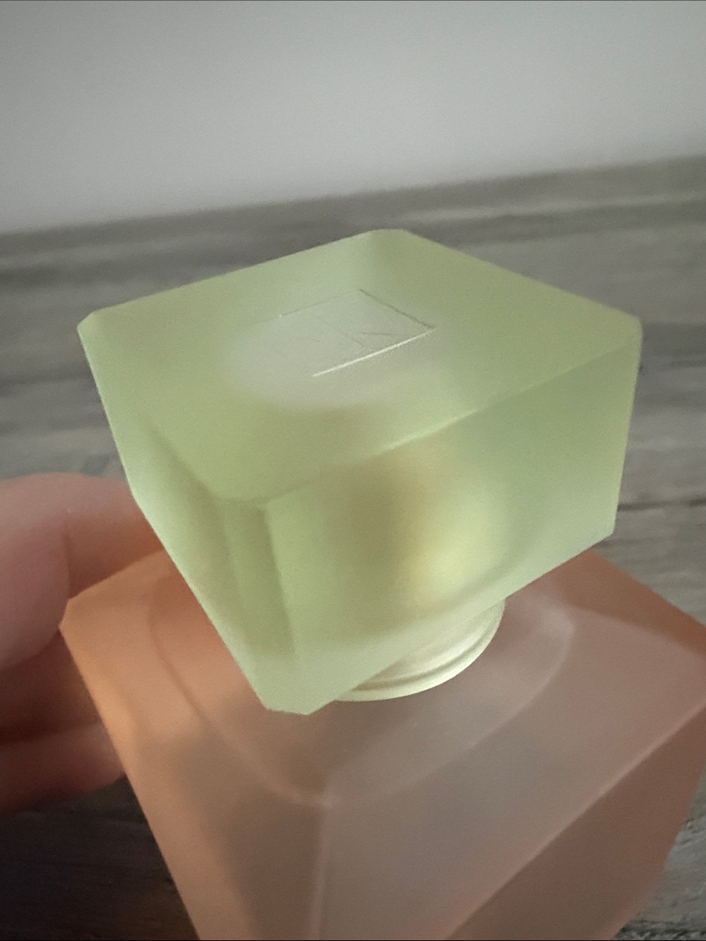 Maison Francis Kurkdjian Kurky Peach Bottle with Mint Cap - Picture 2 of 4